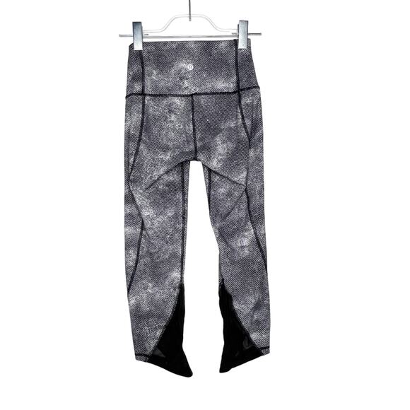 LULULEMON Essential Rhythm Crop Tight Pant Mid Rise Diffusion White Black Size 4 - Picture 5 of 13